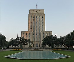 Balai Kota Houston terletak di Civic Center.