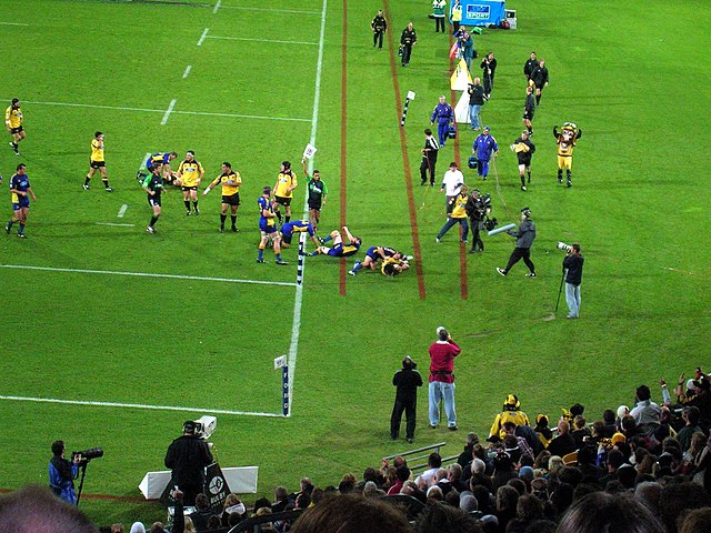 The Hurricanes playing the Highlanders at Wellington Regional Stadium in 2006