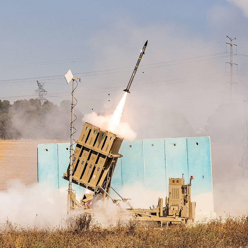 https://upload.wikimedia.org/wikipedia/commons/thumb/0/08/IDF_Iron_Dome_2021.jpg/800px-IDF_Iron_Dome_2021.jpg