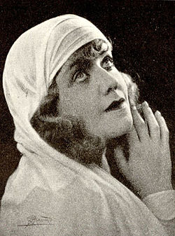 Ingalill Söderman som Lilla Helgonet på Stora Teatern, Göteborg 1927