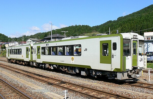 KiHa 100 DMU at Kesennuma Station, October 2006