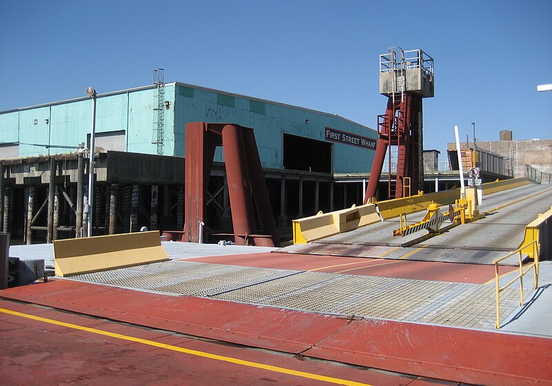 File:JacksonAvFerry26Oct07TchopUprampFromBoat.jpg