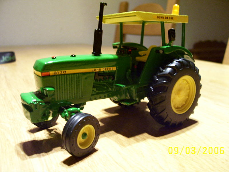 File:John Deere 3130.jpg