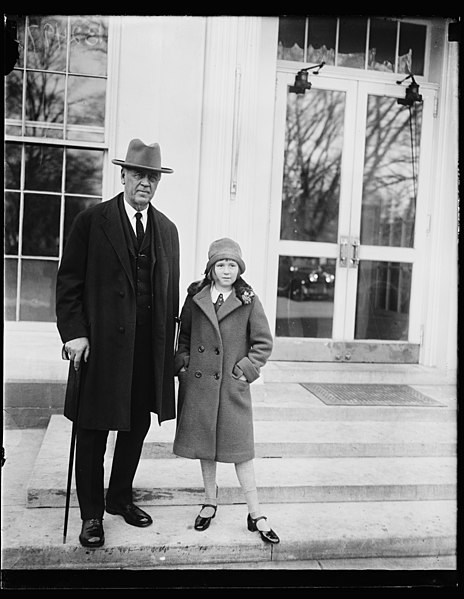 File:John G. Sargent and girl. White House, Washington, D.C. LCCN2016888645.jpg