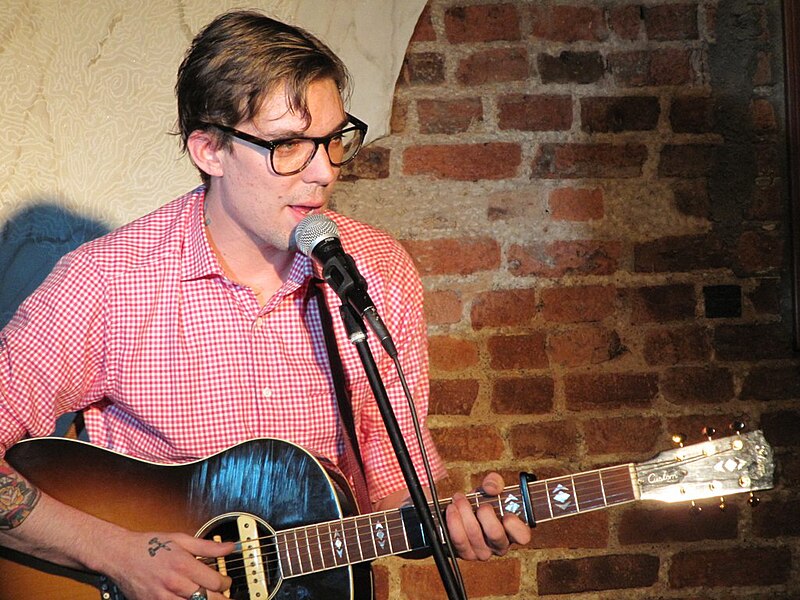 File:Justin Townes Earle 2010.jpg