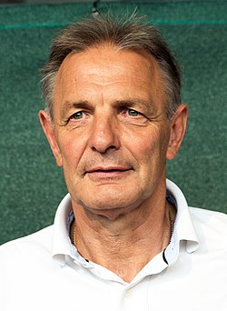 Karl-Heinz Körbel – Tag der Legenden 2016 01 crop.jpg
