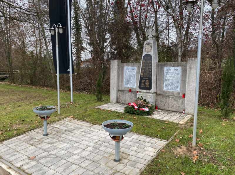 File:Kriegerdenkmal Unterlungitz Bild 2.png