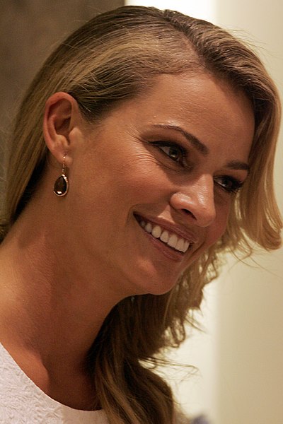 File:Kristy Hinze (8099377619).jpg