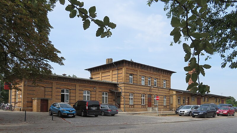 File:KyritzBahnhof2022.jpg