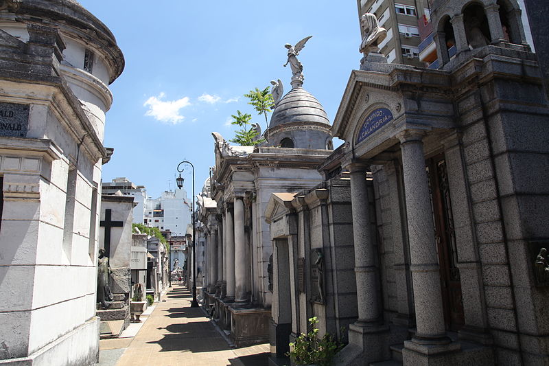 File:La Recoleta Cemetery (5459938468).jpg