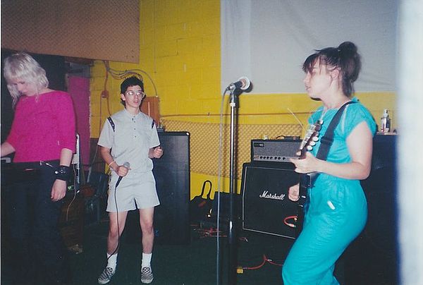 Le Tigre performing in Indianapolis, Indiana, in the early 2000s