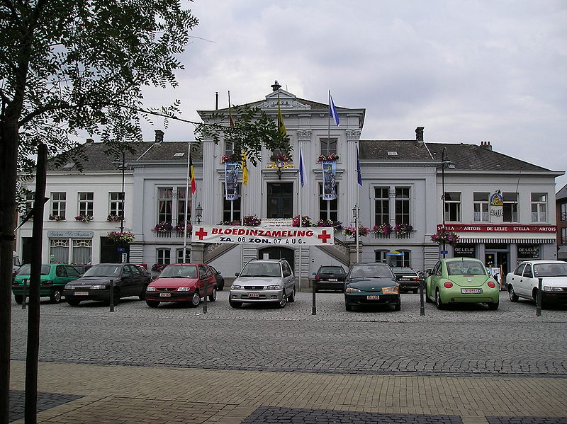 File:Lebbeke-Gemeentehuis.JPG