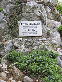 Plakk ved opprinnelsen til Leitha i Haderswörth