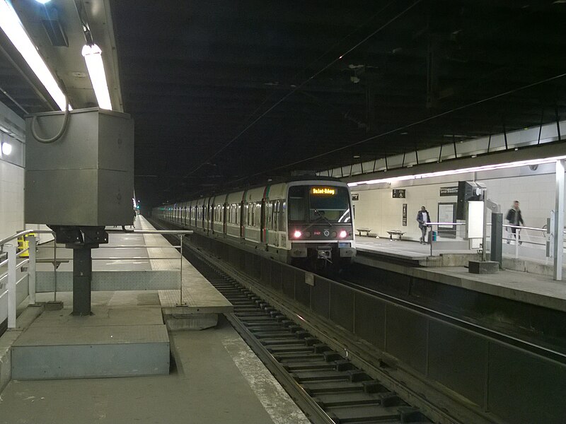 File:MI 79 R — gare de Sevran-Beaudottes.1.jpg