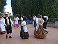 "25 Aprile" alla Madonna de' Monti (2012), La camminata Lari-Madonna de'Monti viene ricevuta dal gruppo folklorico Battitori di Grano, con balli nazionali toscani
