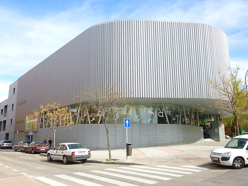 File:Madrid - Villa de Vallecas - Biblioteca Pública Villa de Vallecas Luis Martín-Santos 5.jpg