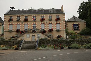 Mairie et Musée de Villaines-les-Rochers.JPG