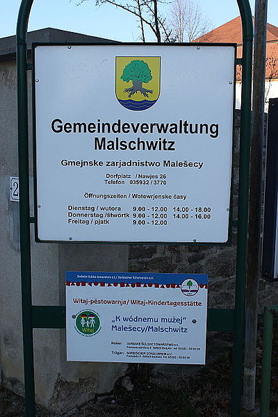 File:Malešecy Gmejnske zarjadnistwo.JPG