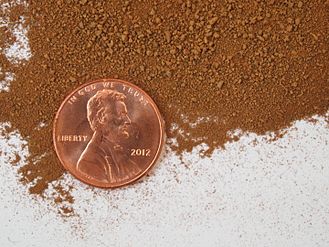 JSC Mars-1 et pièce de 1 cent.