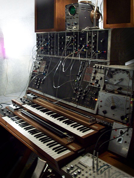 File:Max Brand Synthesizer (1957-67) vertical.jpg