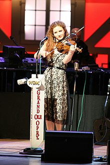 Mullins, 2007'de Grand Ole Opry'de performans sergiliyor