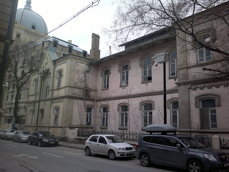 File:Mikhaylovskaya Hospital in Baku.jpg