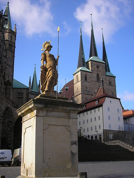File:Minervabrunnen Erfurt.JPG