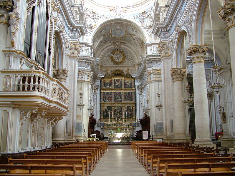 File:Modica La chiesa di S Giorgio innen.jpg