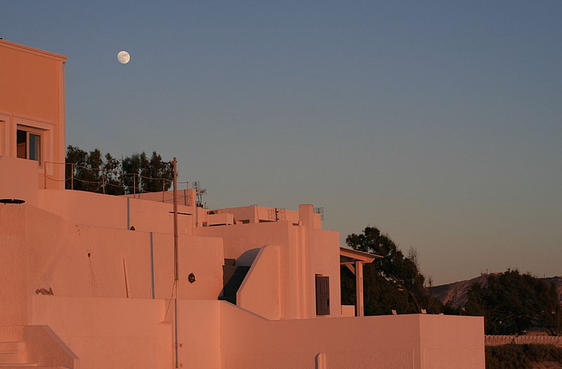 File:Moonrise at sunset (2601234598).jpg