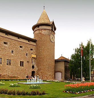 Castle at Morges, seat of baronial administration Morges-chateau entree.jpg