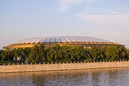 Le Stade central Lénine, aujourd'hui Stade Loujniki (ici en 2009), accueille la dernière partie du Championnat du monde 1957, établissant un record du monde d'affluence au hockey qui tient jusqu'en 2001.