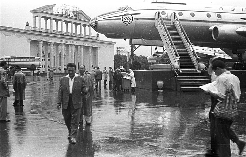 File:Népgazdaság Eredményeinek Kiállítása (ma Összoroszországi Kiállítási Központ), Tu-124V típusú utasszállító repülőgép. Fortepan 60914.jpg
