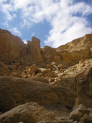 איך מגיעים באמצעות תחבורה ציבורית  לעין נטפים? - מידע על המקום