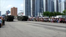 Datei: Nordkoreas ballistische Rakete - Militärparade zum Tag des Sieges vom 27. Juni 2013 Video 01.ogv