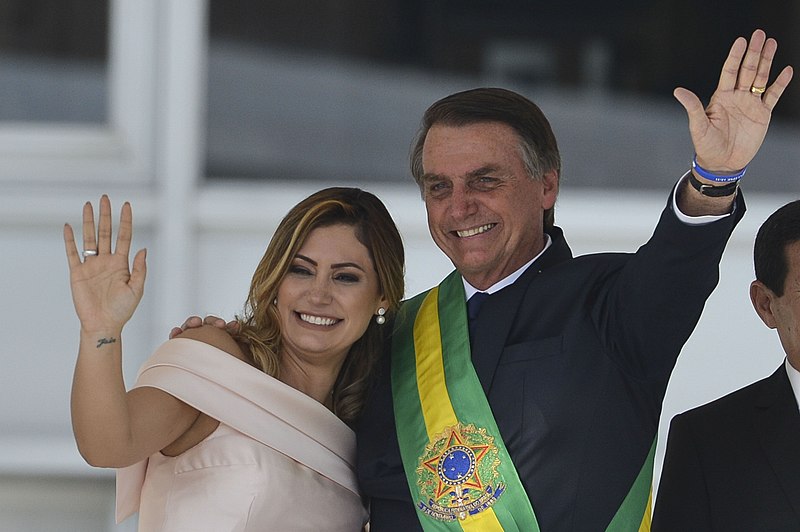 File:O presidente Jair Bolsonaro recebe a Faixa Presidencial.jpg