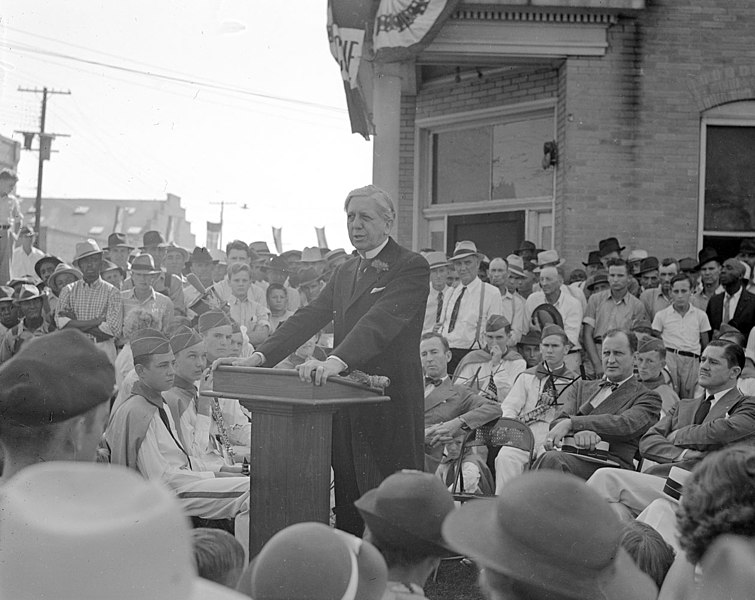 File:Opening North Carolina Tobacco Markets, Tobacco Warehouse, Rocky Mount, North Carolina, 1938. Governor Clyde Hoey speaks. See NEWS AND OBSERVER (Raleigh) article of August 26, 1938-p.1. From Raleigh (8513144355).jpg