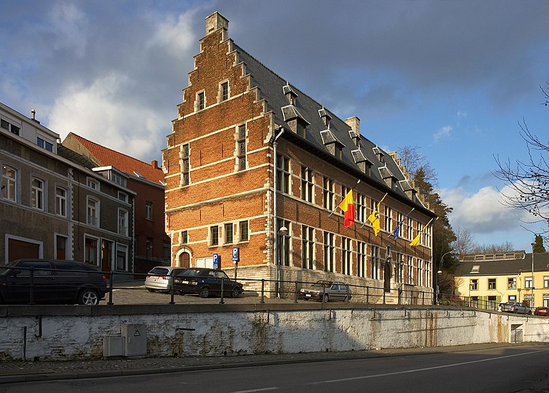 File:Overijse gemeentehuis 1.jpg