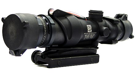 TA31RCO-M150CPO 4×32 ACOG sight using a combination of fiber optics (visible on top) and self-luminous tritium for reticle illumination