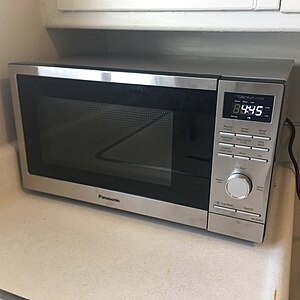 A modern microwave oven (2022) Panasonic NN-SD69LS 20220410.jpg