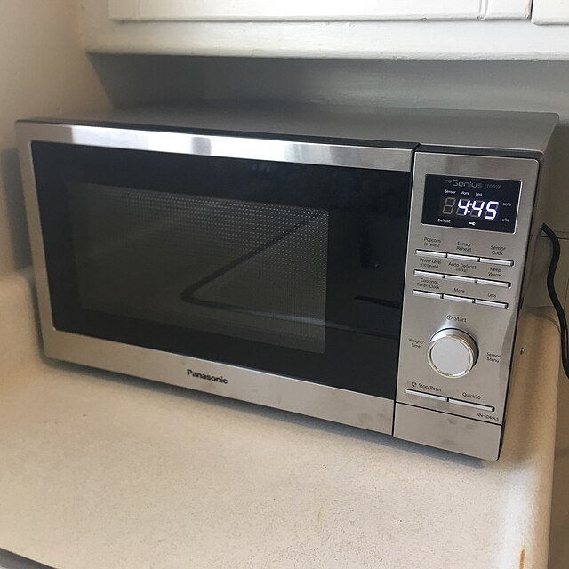 Mini microwave with a heatpanel on top and with solarpanels on the side to  power the microwave on Craiyon