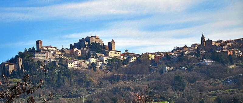 File:Panorama Verucchio.jpg