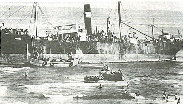 The ship Parita unloading immigrants at the beach in Tel Aviv