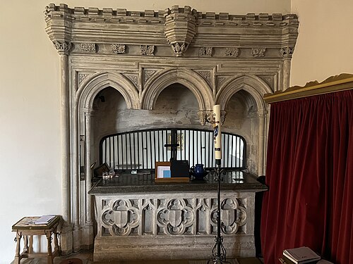 The altar tomb of Sir Peter Arderne and his wife.