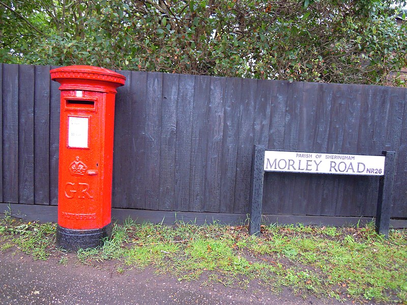File:Pillar Box, Morley Road, Sheringham, 08 05 2010 (1).JPG