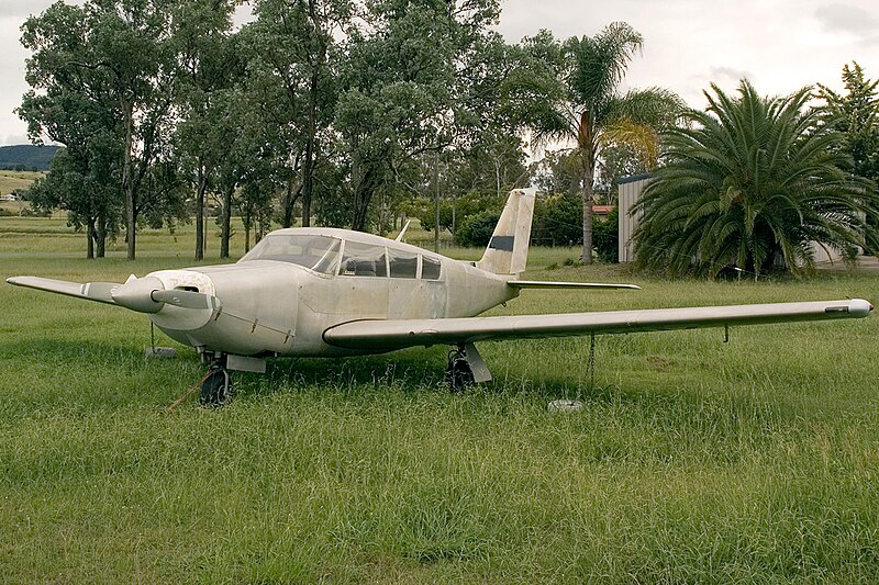 File:Piper PA-24 Comanche (5787788270).jpg