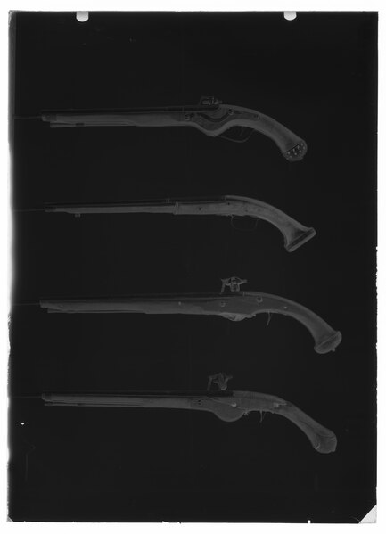 File:Pistoler - Livrustkammaren - 293-negative.tif