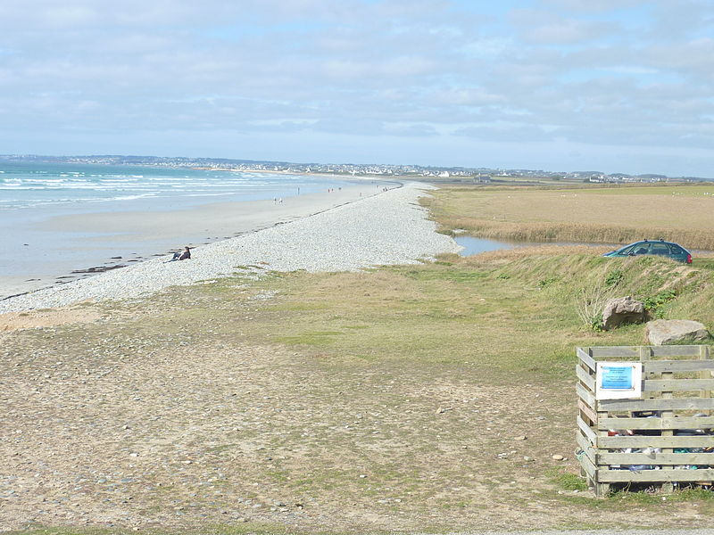 File:Plovan 02 Cordon de galets de la Baie d'Audierne entre Kerbinigou et Ru Vein.JPG