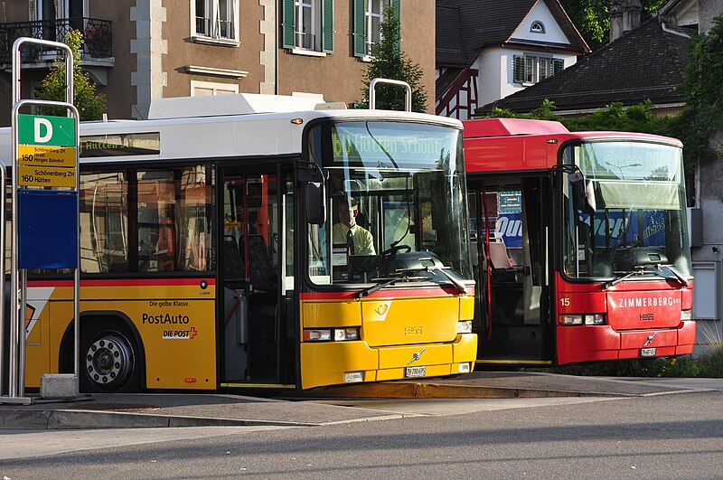 File:PostAuto & Zimmerbergbus beim Bahnhof Wädenswil 2011-09-05 18-41-40.JPG