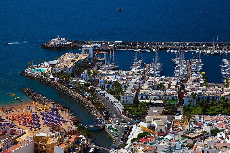 File:Puerto de Mogan Gran Canaria Spain tunliweb 04.jpg