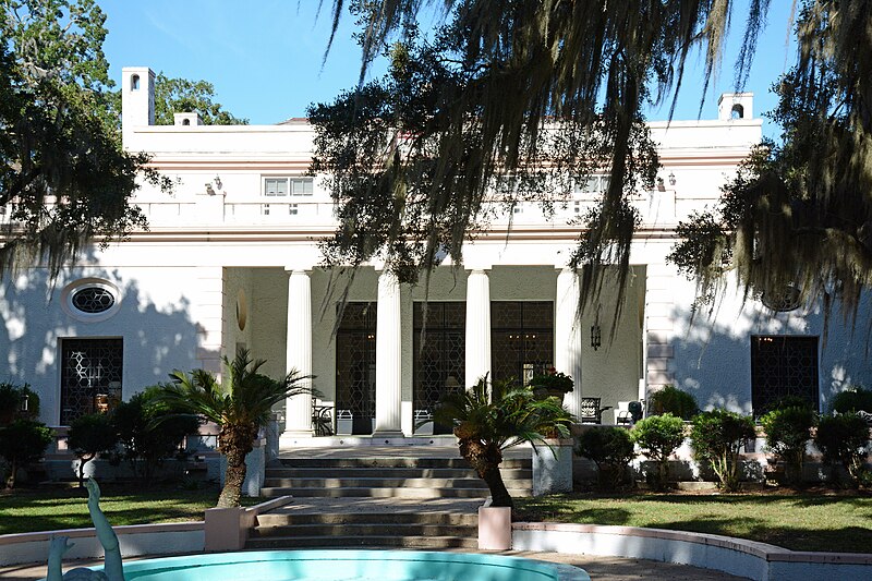 File:RJ Reynolds mansion, Sapelo Island, GA, US.jpg